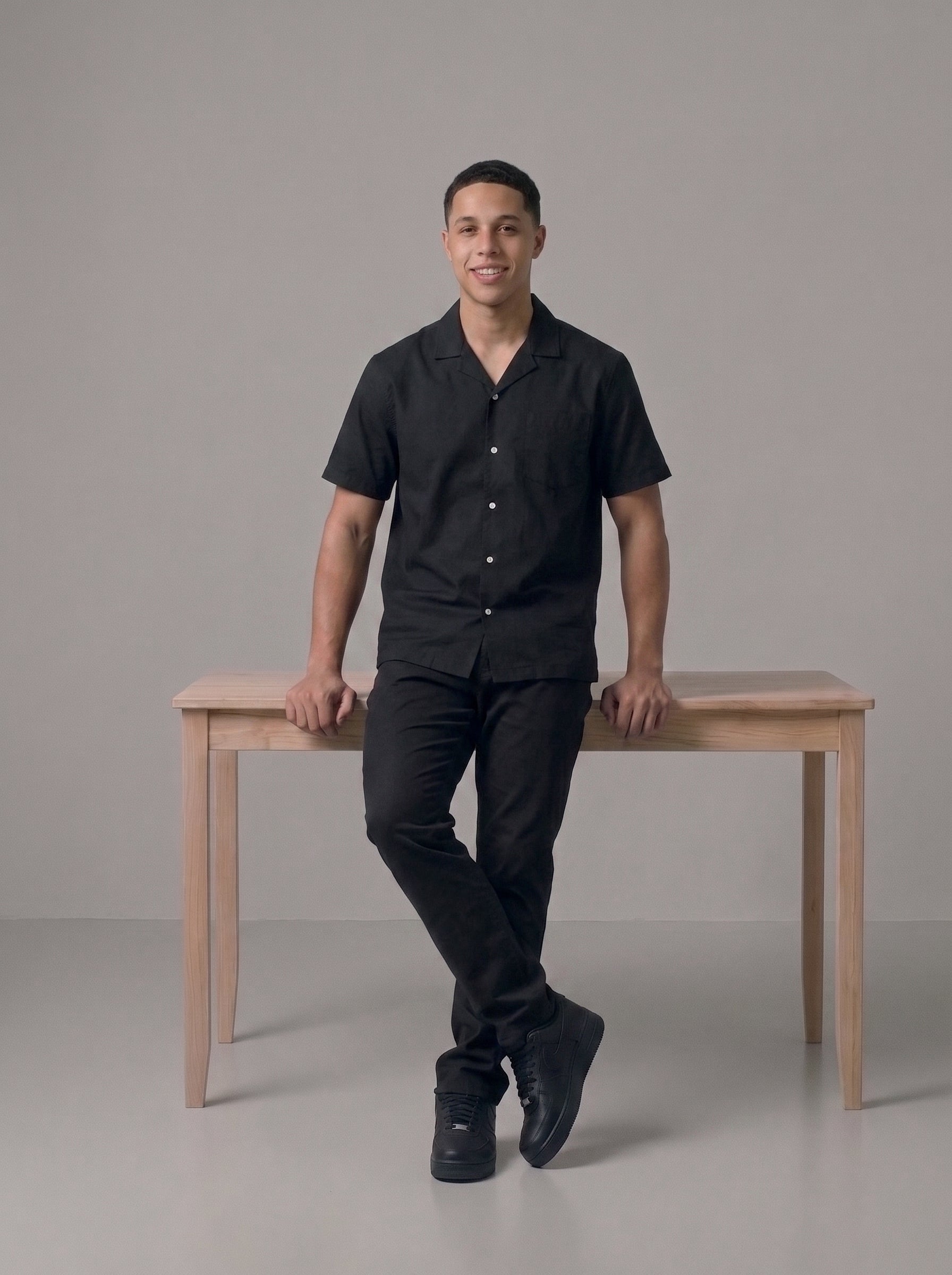 Men's Cuban collar linen-cotton shirt in black, full outfit